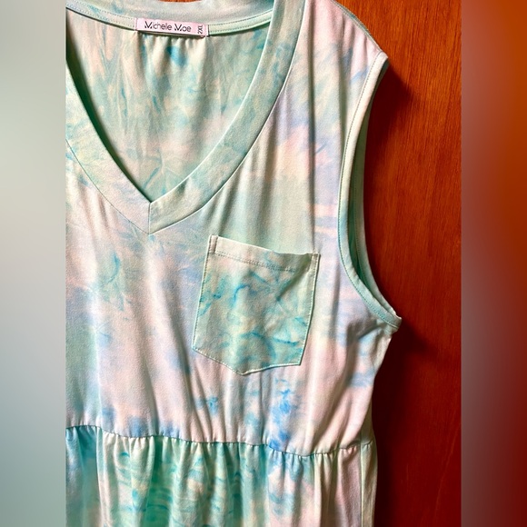 Mint Tie-Dye V-Neck Tank Top - Picture 3 of 7